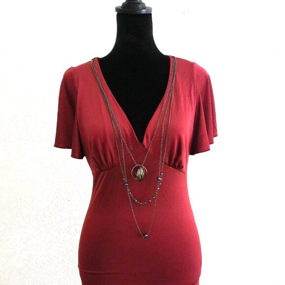 Forever 21, red color V-neck T-shirt with necklace, with rhinestones, crystal - Picture 3 of 12